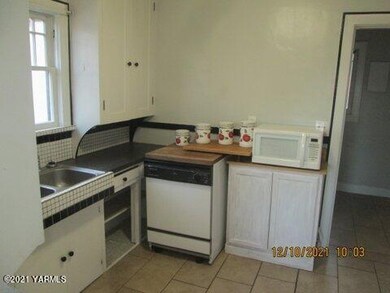2206 Eleanor St, Yakima, WA 98902 - photo 7