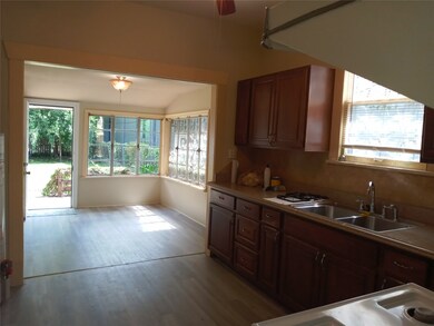 736 E 6th 1/2 St, Houston, TX 77007 - photo 4