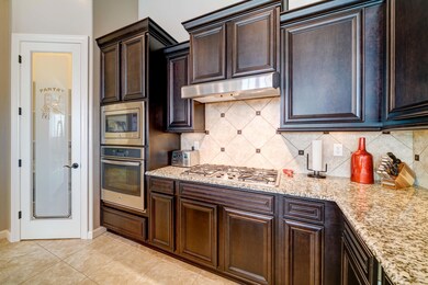 2004 N Steele Cir-34