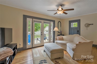 123 W Marshall St, Waynesville, NC 28786 - photo 3