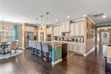 Kitchen with Breakfast Bar