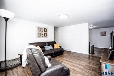 3601 S Holbrook Ave, Sioux Falls, SD 57106 - photo 5