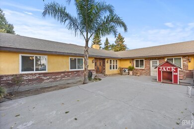 253 E Mckee Rd, Bakersfield, CA 93307 - photo 4