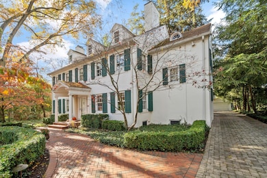 211 Preston Rd, Columbus, OH 43209 - photo 2