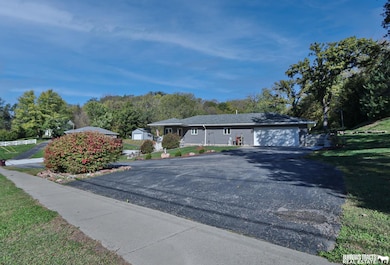 300 E Eldora Ave, Weeping Water, NE 68463 - photo 4