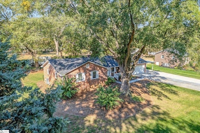 202 Wemberly Dr, Simpsonville, SC 29681 - photo 4