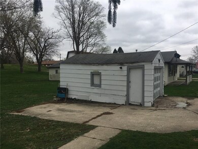 602 E 6th St S, Newton, IA 50208 - photo 2