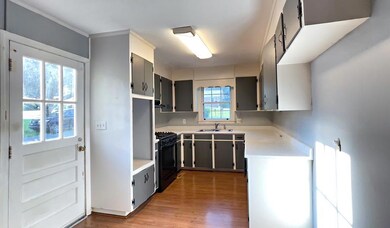 Kitchen w/new 2021 Dishwasher