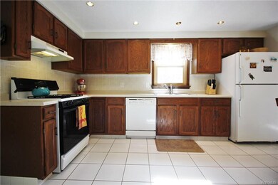 1191 Doebler Dr, North Tonawanda, NY 14120 - photo 6