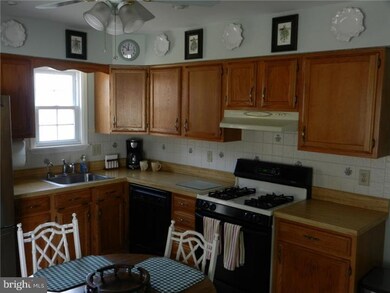 221 Lafayette Dr, Swedesboro, NJ 08085 - photo 5