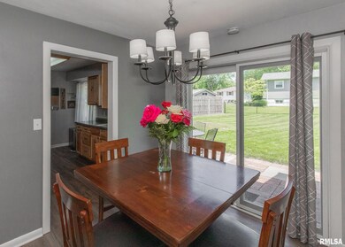 1829 Elmwood Ln, Bettendorf, IA 52722 - photo 6