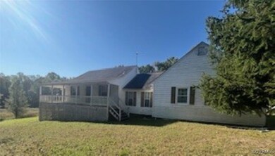 Front of property featuring a yard