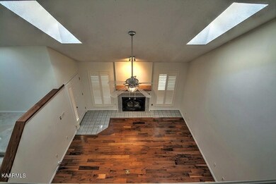 Great Room With Loads of Light (3)