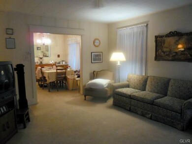 811 Chestnut St, Emmaus, PA 18049 - photo 3