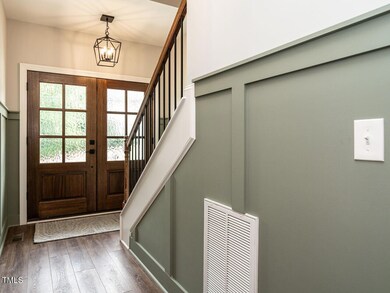 003-1280x960-entry-foyer