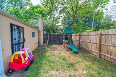 2899 Dresden St-10