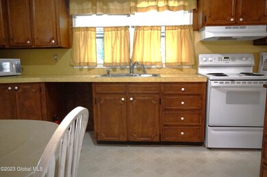 212 Bruce St, Schenectady, NY 12302 - photo 6