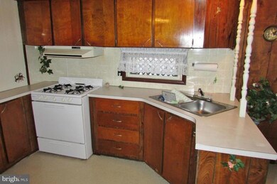 3819 Creekside Dr, Chambersburg, PA 17202 - photo 2