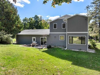 540 W Summit St, Harbor Springs, MI 49740 - photo 2