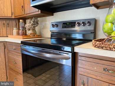 214 E Carpenter Ave, Myerstown, PA 17067 - photo 6