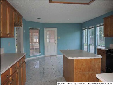 KITCHEN/DINETTE