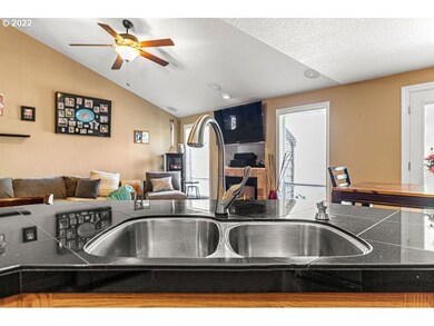 1036 SW Edgefield Ave, Troutdale, OR 97060 - photo 6