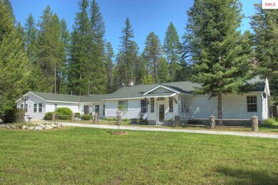 Single level ranch style home with attached guest 