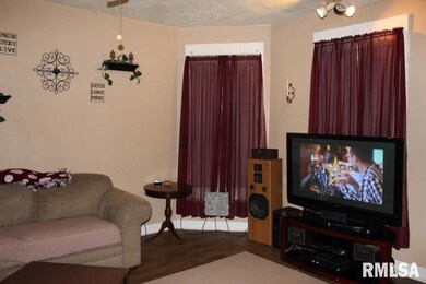 710 W 16th St, Davenport, IA 52804 - photo 2