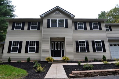 258 Chipperfield Dr, Effort, PA 18330 - photo 2