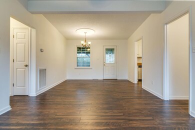 2009 Cobb Dr, Columbia, TN 38401 - photo 3