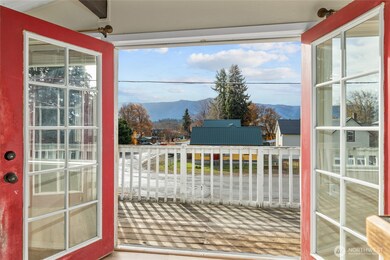 302 W 4th St, Cle Elum, WA 98922 - photo 4