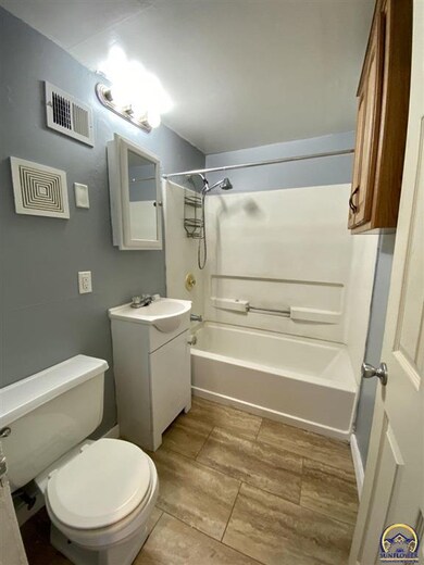 738 SW Cambridge Ave, Topeka, KS 66606 - photo 5