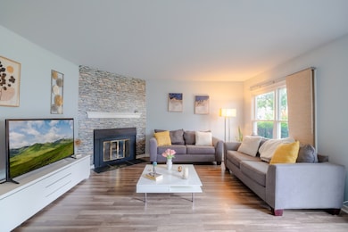 1912 Finchley Ct unit 3, Schaumburg, IL 60194 - photo 3