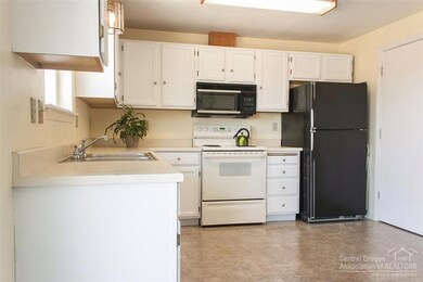 3155 SW Quartz Place, Redmond, OR 97756 - photo 6