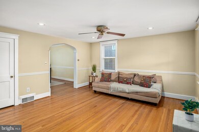 1022 Downton Rd, Halethorpe, MD 21227 - photo 6