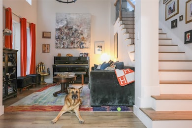 This formal room brings the light, the layout, and a loyal sidekick who clearly takes security seriously. A space that’s bright, modern, and completely dog-approved.