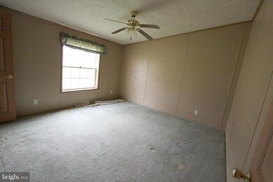 23027 Meadow Wood Dr, Mechanicsville, MD 20659 - photo 5