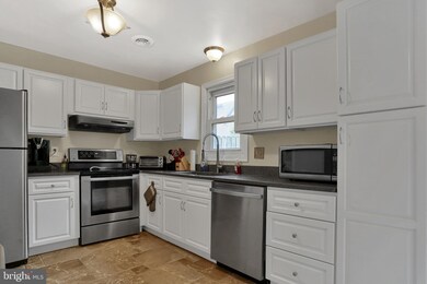 204 S 4th St, Womelsdorf, PA 19567 - photo 7