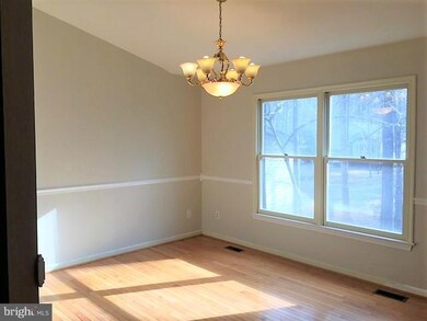 612 Harrison Cir, Locust Grove, VA 22508 - photo 2