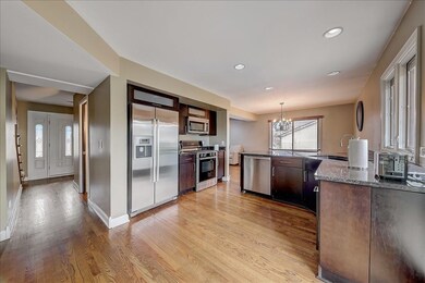 1112 Tyler Dr, Schaumburg, IL 60193 - photo 6