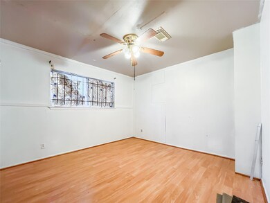 4926 Teton St, Houston, TX 77033 - photo 5