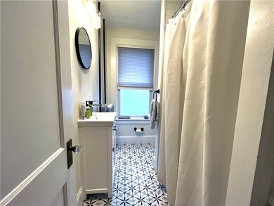 18 Apthorp Ave, Newport, RI 02840 - photo 4