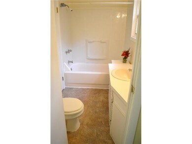 1232 Parkview St, Lansing, MI 48912 - photo 2