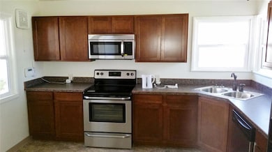 3702 Summers Ln, Klamath Falls, OR 97603 - photo 2