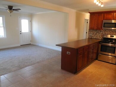 110 Roger Dr, Statesville, NC 28625 - photo 2