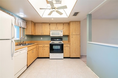 2502 Laurelwood Dr unit 3B, Clearwater, FL 33763 - photo 5