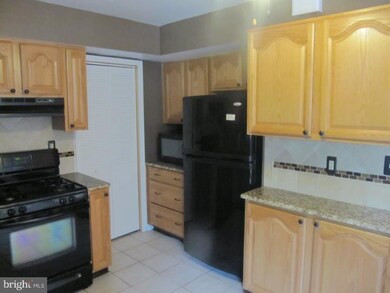 211 Carleton Ln, Mount Laurel, NJ 08054 - photo 7