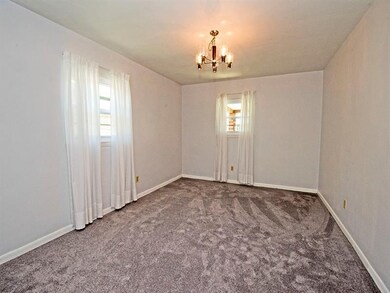 Spacious Dining Room in the trendy Gray tone walls