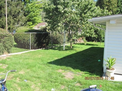 9043 Hess Dr, Highland, IN 46322 - photo 4