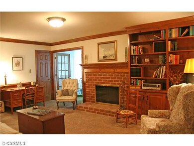 Den/Family/Great Room - Family room with wall-to-w